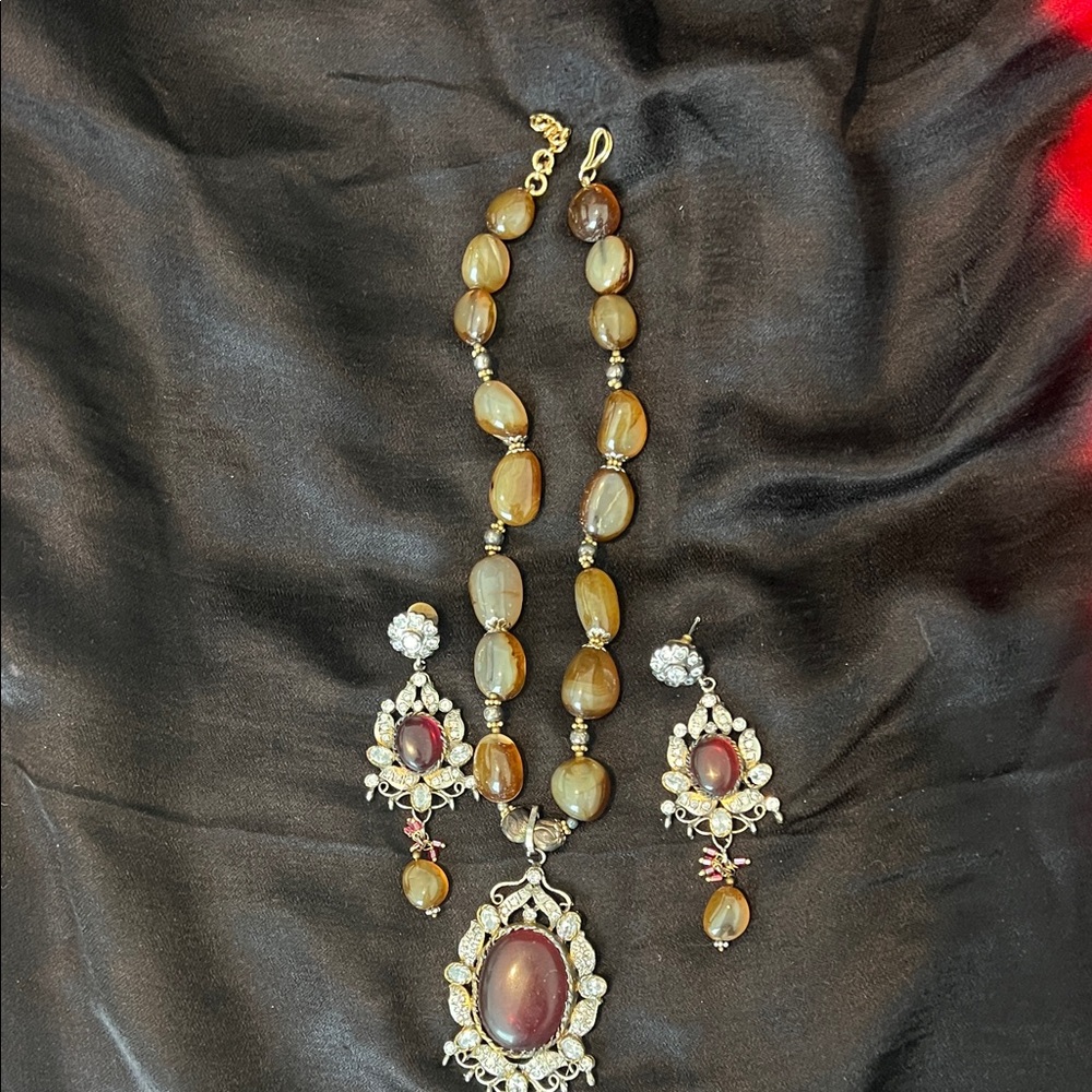 Elegant Gold and Brown Jewelry Set